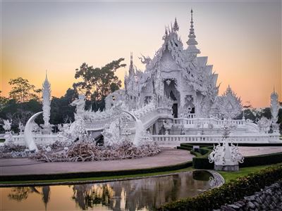 Wat Rong Khun im Sonnenuntergang